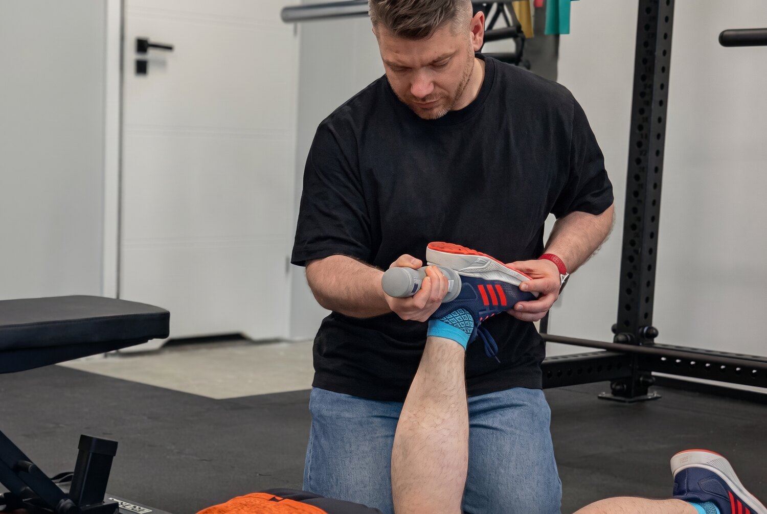 Trener Athletic Spot ocenia ruch kolana podczas pierwszego treningu